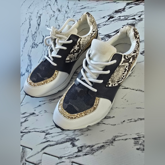 STEVE MADDEN - Running shoes - Size 7 - Picture 2 of 5